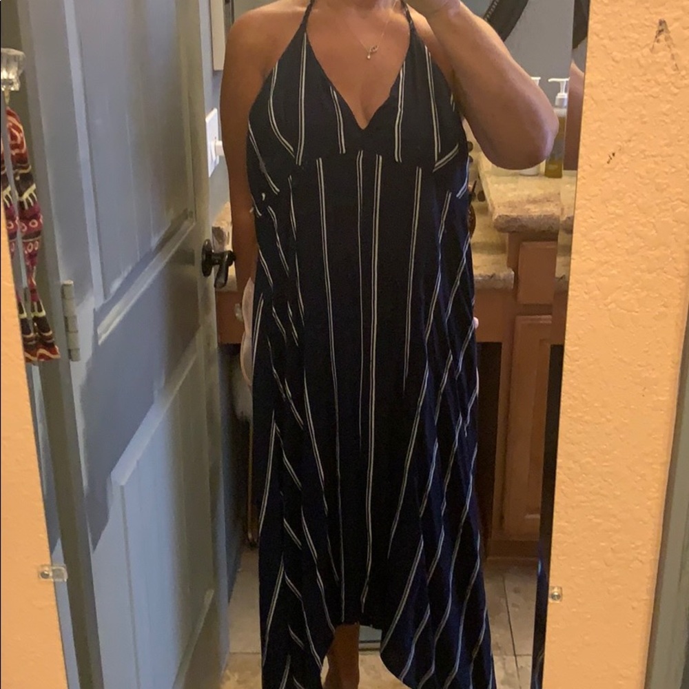 Super cute backless w tie dress